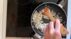 Печень говяжья, тушеная в сметане / Beef liver, stewed in sour cream
