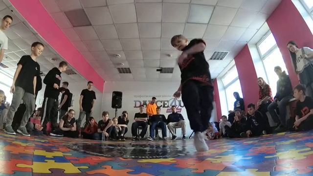 Крупин Дима vs Flash Up (baby 1/2) смотреть онлайн