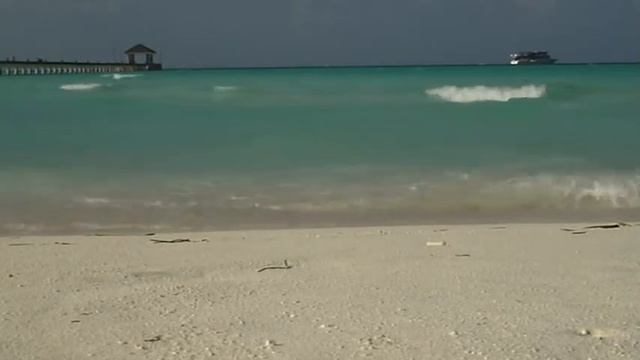 Мальдивы. Релакс для медитаций. Океан, волны, пирс, кораблики, без музыки. смотреть онлайн