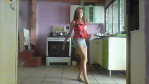 dançando a musica Tumbalatum