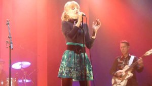 Arielle Dombasle à la Cigale Long way down