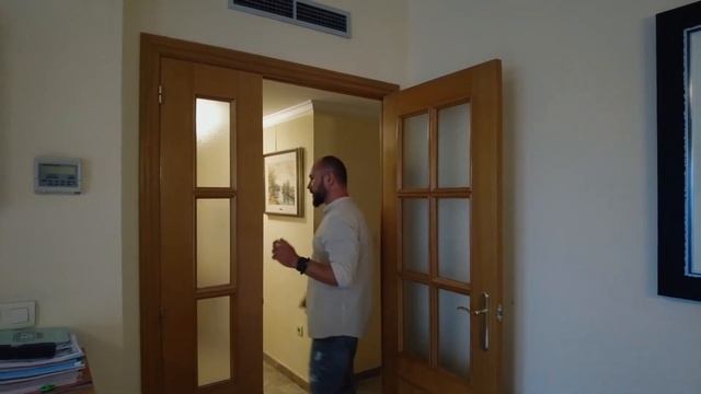 Городская жизнь в прекрасной Валенсии: обзор 3-комантной квартиры в районе Penya-Roja в Испании
