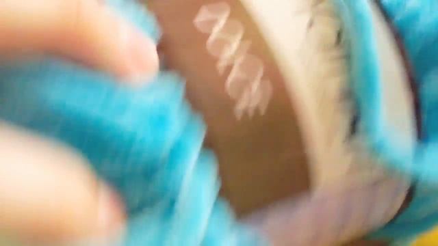 Пряжа для вязания детских вещей.