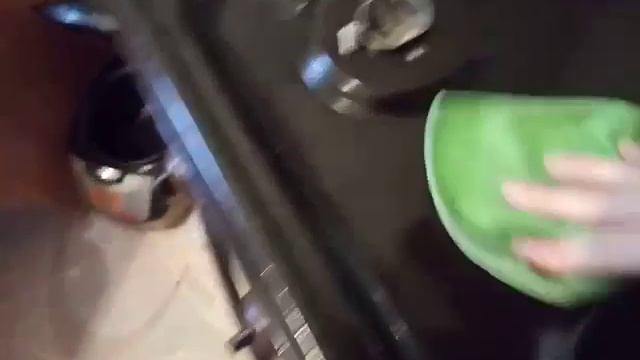 моем плиту без химии. салфетка для мытья посуды от GREENWAY смотреть онлайн