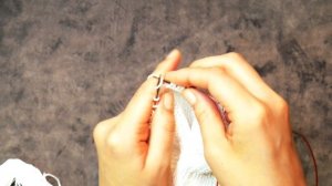 ДЕТСКАЯ КОФТОЧКА СПИЦАМИ. ЧАСТЬ 2. Спинка. Пройма. Горловина. Скос плеча спицами подробно