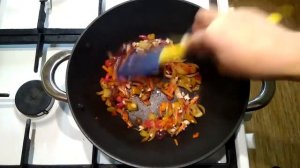 Рецепт "Лапши Вок" в домашних условиях. Удон с морепродуктами и овощами в сливочном соусе