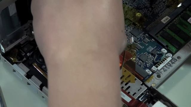 MacBook Pro Fan Fix Part.3 Replace - 交換編 смотреть онлайн