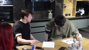 МАКС ВАЩЕНКО И КИРИЛЛ КУРЬЯН. КТО УМНЕЕ? ИСПЫТАНИЕ ЭЛЕКТРОШОКЕРОМ.