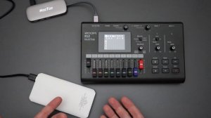 ZOOM R12 - Use a USB hub to connect power bank, flash drives, and MIDI controllers