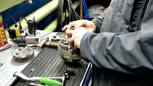 УАЗ Патриот №28 Решена проблема с низким напряжением в бортовой сети смотреть онлайн