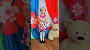 Александрова Юлия чтение стихотворения  А. Прокофьев «Люблю березку русскую…»