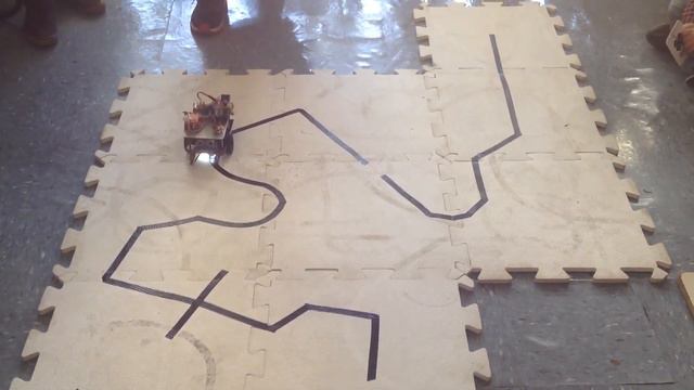 BSides SP 13 - Seguidor de Linha - Proteus (Pequenos Cientistas) - volta 1 смотреть онлайн