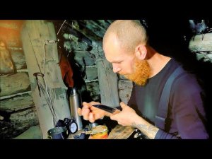 ОДИН В ЛЕСНОЙ ИЗБЕ |  НАРЕЗАЛ ДЕДА | СЛОВИЛ РЫБКУ и БОБРА.