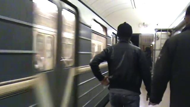 Состав из вагонов 81-717.5/714.5 ст. Петровско-Разумовская смотреть онлайн