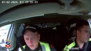 Барнаульские автоинспекторы сопроводили до больницы подростка, получившего серьёзное увечье