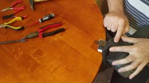 Ремонт за 10 минут любого бегунка (собачки) в замке на сапогах самому дома | Чемпион Берлина