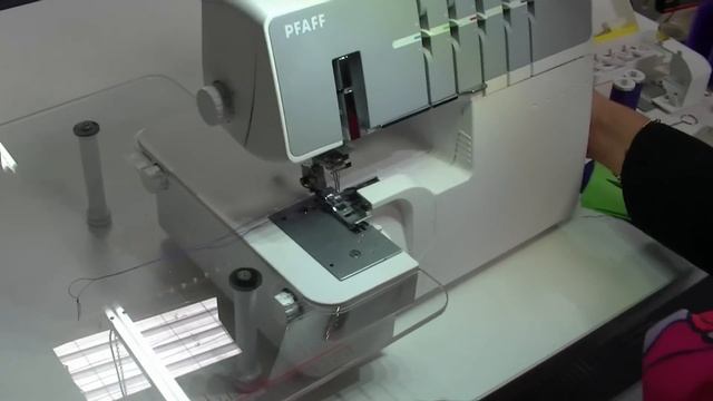 Pfaff Coverlock 3.0 Part 1 - A demonstration of features and getting the most out of your machine смотреть онлайн