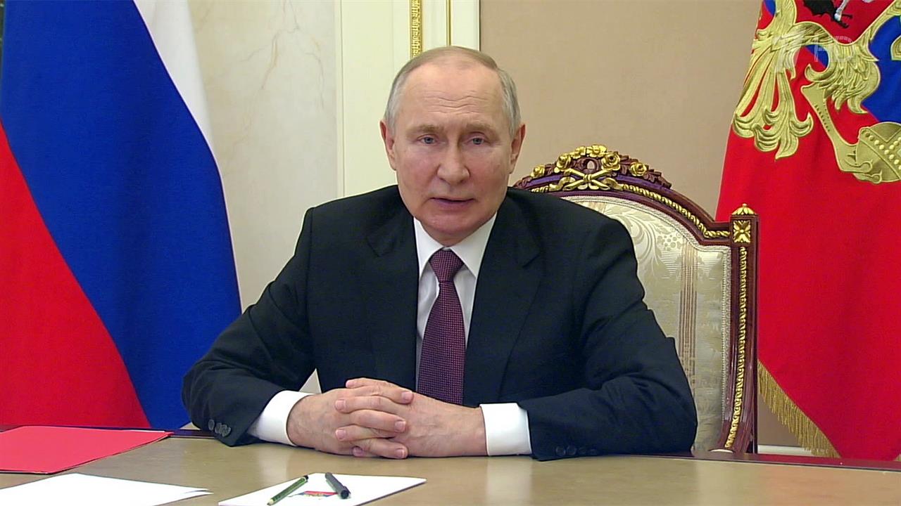 Владимир Путин провел оперативное совещание с постоянными членами Совета Безопасности