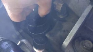 Прорыв газов под клапанную крышку.