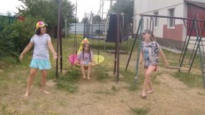 А мой мальчик едет на девятки. Кайфуют.