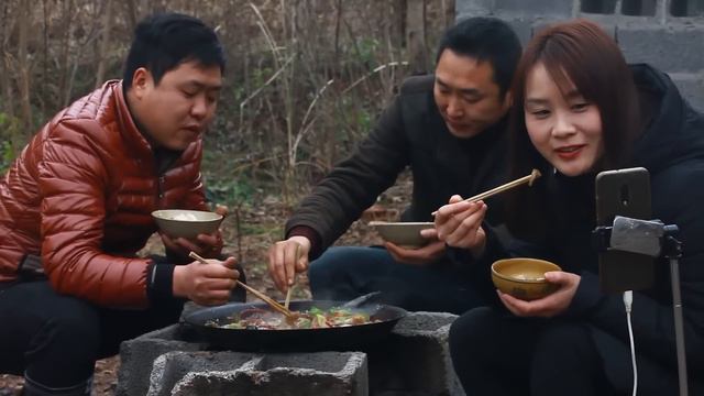 20斤鴕鳥，二弟做“烤鴕鳥肉”，烤3小時香辣入味大口啃過癮｜Mukbang【鐵鍋視頻】