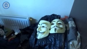 Хакеры из Питера при задержании смыли в туалете полмиллиона рублей