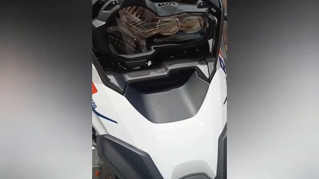 new BMW R 1250 GS adventure bike Headlight whirl OMG ?? wow.. like and subscribe.. make life a ride