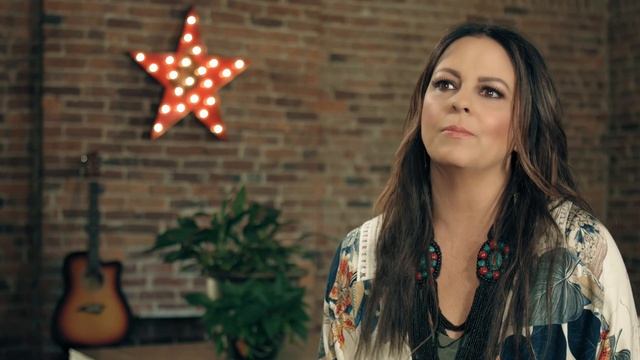 Sara Evans - "Long Way Down" Words Track By Track смотреть онлайн