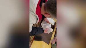 Сотрудники полиции проверили кафе на наличие нарушителей миграционного законодательства.
