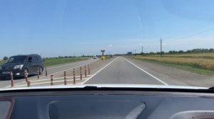 На море ,на китайской машине .