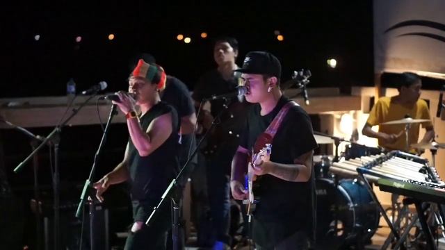 Full Moon Party (Original Song) Live at LaBomie Uluwatu смотреть онлайн