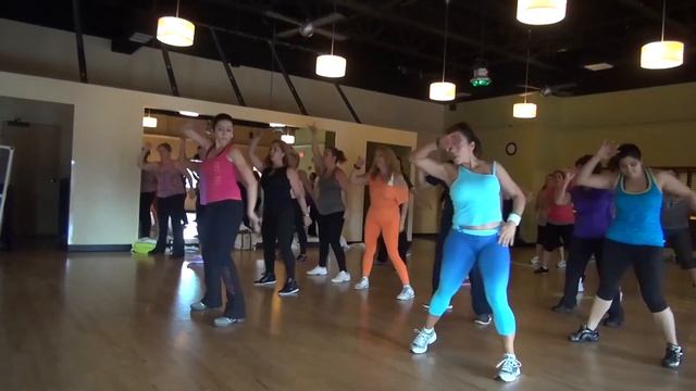 Pharell Williams - happy Zumba Sandra Fitness смотреть онлайн