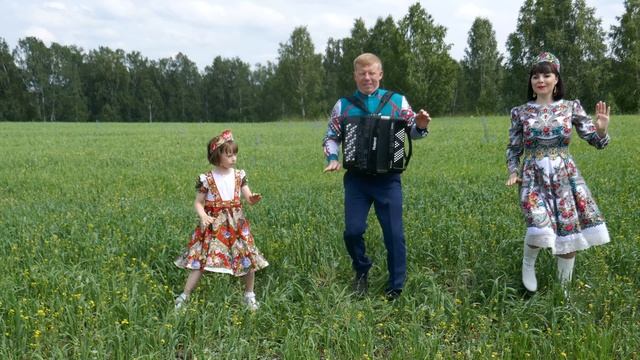Ах мамочка на саночках