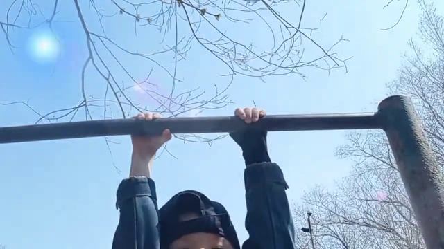 ШОК? Мальчик Подтягивается Без Рук! смотреть онлайн