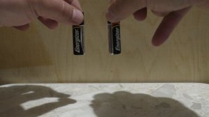 Как проверить заряд батарейки.