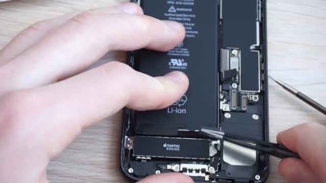 ПОСТАВИЛ УВЕЛИЧЕННУЮ КИТАЙСКУЮ БАТАРЕЮ НА IPHONE 7! смотреть онлайн