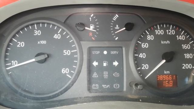 РЕНО ТРАФИК НЕ НАБИРАЕТ ОБОРОТЫ И ЧИХАЕТ,ВАЛИТ ДЫМ смотреть онлайн