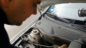 Чистим дроссельную заслонку на Opel Astra G На заведённом двигателе