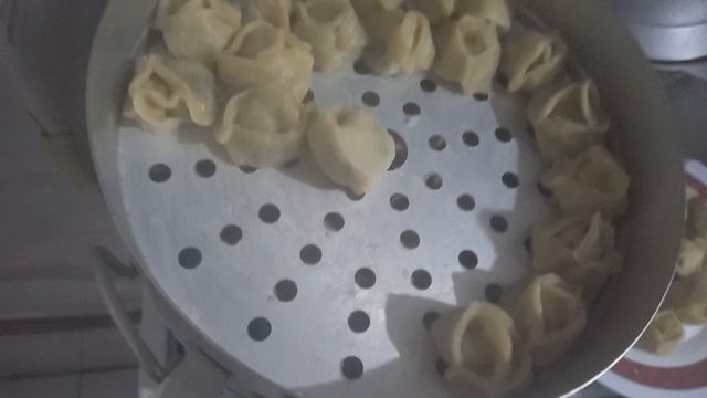 МАНТЫ С РУБЛЕНЫМ МЯСОМ БАРАНИНЫ С СЮЗМЕ ГОТОВЫ ! ПОПРОШУ ВСЕХ К СТОЛУ ДЖЕНТЕЛЬМЕНЫ!