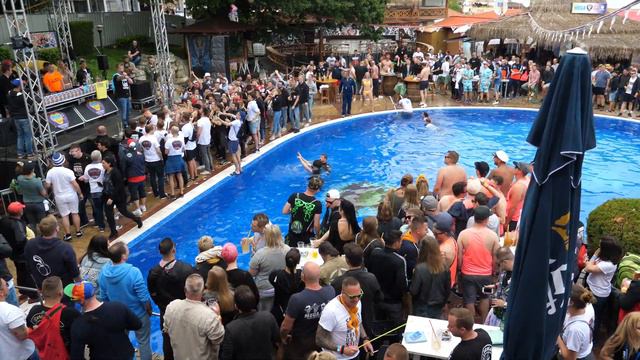 Almklausi (4k) ViP Ecke vs Partycrowd | #BulleAlarm2019 Goldstrand Opening Bulgarien смотреть онлайн