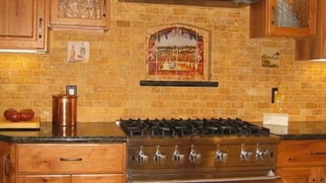 Оригинальный и яркий дизайн кухонного фартука