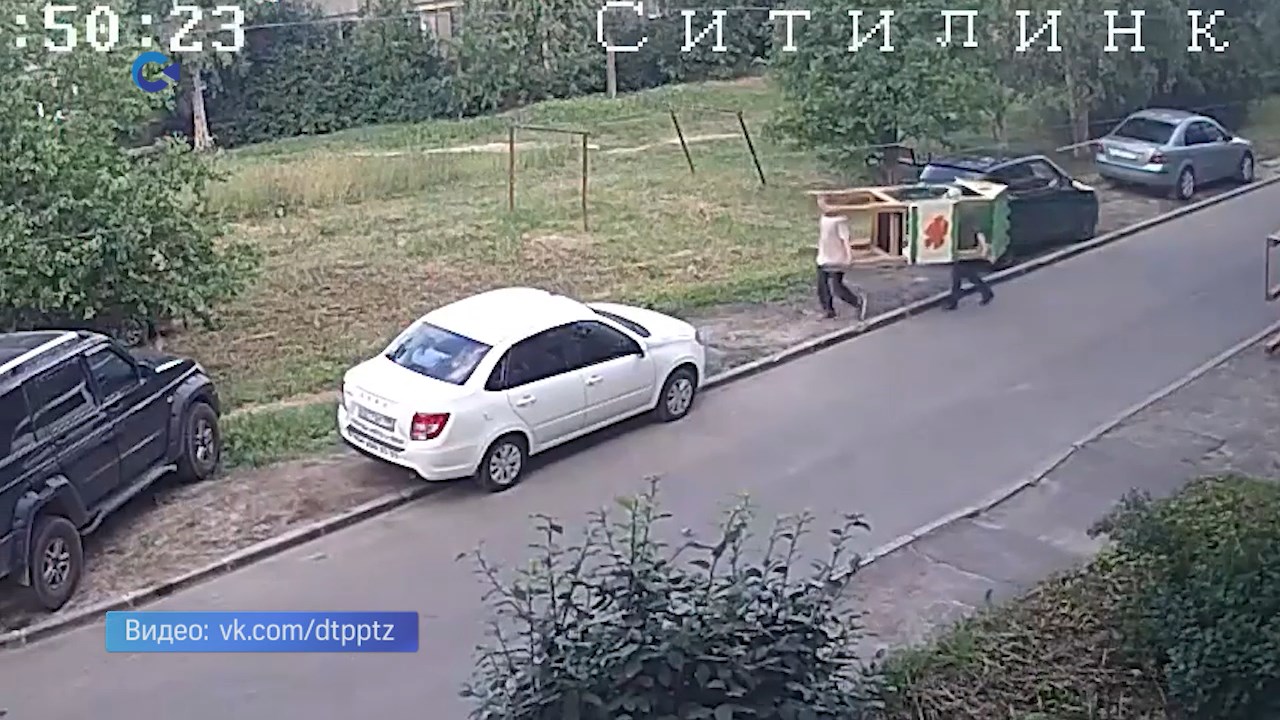 Неизвестные украли конструкцию детской площадки, которую планировали установить в одном из дворов
