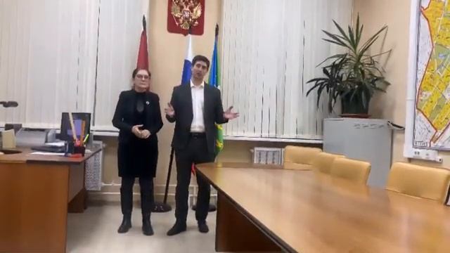 СВАО, Лосиноостровский район. Ирина Москвина проводит экологическую акцию «Покорми птиц зимой».