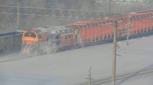 Многовагонный снегоуборочный поезд