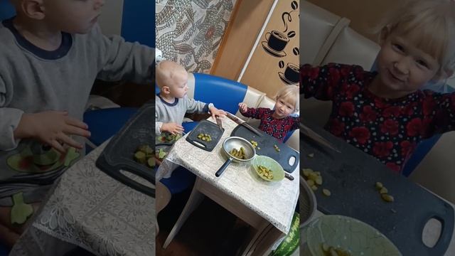 День пиццы??? #готовим все, для любимого мужа и папы ❤️ главные #поворята - #дети ? #люблю #пицца смотреть онлайн