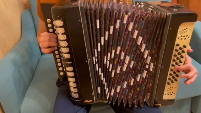 Песня "Гранитный камушек" разбор на гармони смотреть онлайн