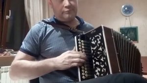 Традиционная татарская песня «Жидегэн чишмэ» на гармони-хромке. Фаргат Валиев.