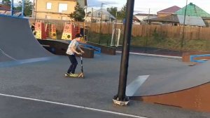 катаюсь в скейт парке