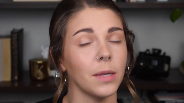 How To | Create a Liquid Liner out of Eyeshadow смотреть онлайн