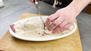 Свиная вырезка со сметаной и яблоком в духовке